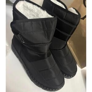 Snow boots